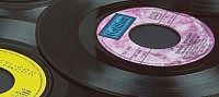 Deinen Wunsch-Hit direkt aus der Playlist wählen und nach 5 Minuten direkt ins Programm beamen!